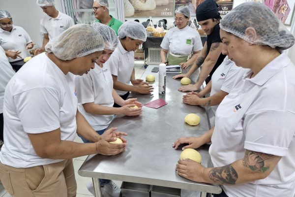 Goodbom supermercados lança a escola de padaria para promover o desenvolvimento interno e a valorização de talentos